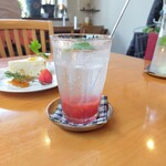 ハーブ キッチン Rosmarino - 苺ソーダ水