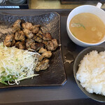 大衆焼肉 イロトリ鶏 肉と麺 - 地鶏もも炙り定食。