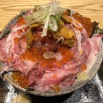 青島海鮮料理 魚益 - 肉まみれ海鮮丼