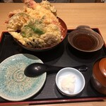 青島海鮮料理 魚益 - 大海老丼