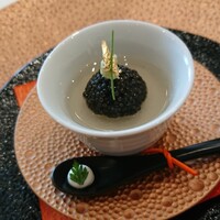 ナベノ-イズム - そばがきの上にはキャビアがたっぷり！
