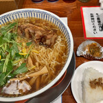 東京らあめんタワー - 醤油ラーメンちぢれ大盛り炙り厚切りチャーシュー1,200円