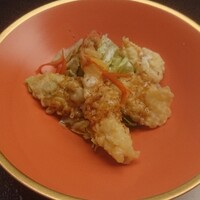 八千代本店 - 海鮮天婦羅サラダ
