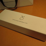 エスキス - シェフの娘さんのデッサンによるシンボルマークが映えるお土産2