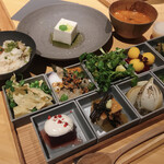 REVIVE KITCHEN THREE AOYAMA - 