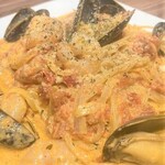 Tomato cream with shrimp and mussels