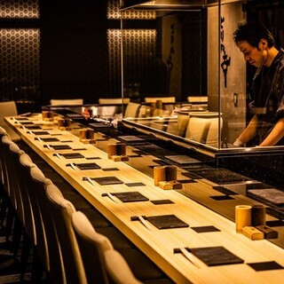 デートに最適2人の距離を縮めるカウンター席