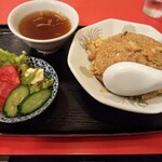 幸楽 - チャーハン。
            スープとミニサラダがついてます