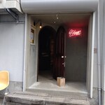 blue - お店の入り口