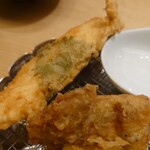 Tempura Meshi Kaneko Han Nosuke - 2皿目の鶏二種。ささみの大葉巻と、、、あとなんだっけ？