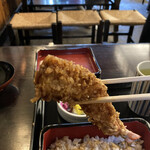 神田まつや - 海老がデカイ　重量挙げ(リフト)です。