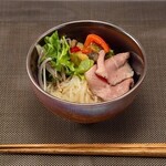 Da-Tsu Ando Supo-Tsuba- Rosukabosu - 自家製ローストビーフの冷麺