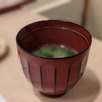 鮨みやもと - お椀　エビの出汁が1杯入ってます