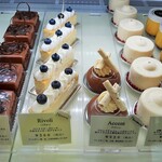 ラヴニュー - 端から端まで全種類食べてみたくなる！キラキラと洗練されたデザインの見目麗しいケーキたち（その2）