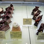 ラヴニュー - 端から端まで全種類食べてみたくなる！キラキラと洗練されたデザインの見目麗しいケーキたち（その4）