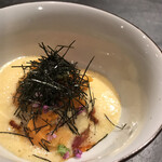 U.KAI - 食べ易くカットされたお肉の上には
      大和いもと雲丹♬