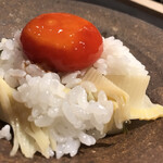 U.KAI - たけのこごはんに黄身の醤油漬け❤️
      美味しいに決まってる♬