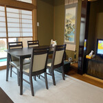 定食処 あいた - 感染症対策でゆったりと配置されたテーブル席