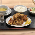Gyouza Shokudou Maruken - オーソドックスな唐揚げ定食ですね。
