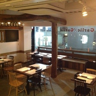 神泉でニンニク料理を堪能◆テーブル席・個室席完備で女子会にも