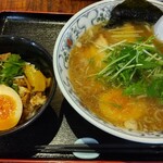 にぼらや - にぼらやセット（煮干しラーメンと半熟煮卵丼）