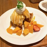 京橋千疋屋 フルーツパーラー - ハーフマンゴーワッフル
