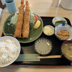Tonkatsu Katsumaru - 海老フライ定食1,400円。