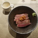 GONIA KURAMAE - 和牛ステーキ丼と牛骨と軍鶏の〆スープ