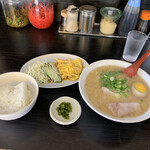 長浜ラーメンとん吉 - ラーメン定食♪