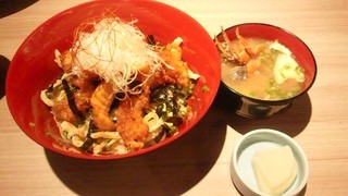 gempin - ふぐ唐揚げ丼（海鮮汁付)1200円