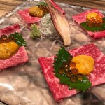 新宿ますお - 尾崎牛赤身刺し うにといくらを乗せて