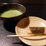 御懐石 志ら玉 - 菓子：焼桜餅、薄茶