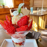 ロッキーガーデン - いちごパフェ/650円