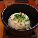 とんこつらーめん ひかり - 鶏ちゃんまぜそばにつく
      ご飯