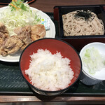 揚げたて天ぷら家 produced by 武蔵野 - 唐揚げ定食600円にプラス110円でのざる蕎麦普通盛り。^ - ^
