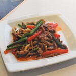 四川飯店 - 牛肉とニンニクの芽の炒め（600円）