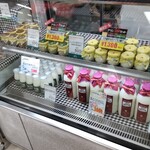 山本牧場 - 牛乳が並んでます