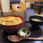 泰然 - 親子丼(お新香、味噌汁付き)=1100円