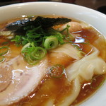 Shina Sobaya - 山水地鶏　ワンタン麺のアップ