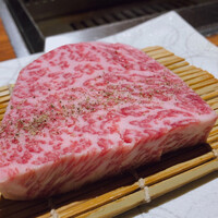 焼肉一頭両騨 町田本店 - ♦︎Ａ５究極のロース厚切り100g  2,640円