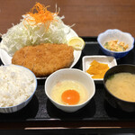 なかうらわ食堂 - ・やわらか厚切りとんかつ定食 990円/税込
            ・青森産 濃い卵 170円/税込