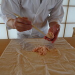 ガンツウ - 生菓子制作中