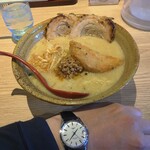 麺場 田所商店 - 九州麦味噌＋炙りチャーシュー2枚の着丼！