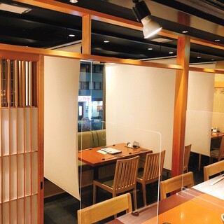 【他の席と仕切り有】カウンター、テーブル、掘りごたつをご用意