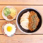 ○七商店 - 肉系讃岐うどん「肉麺奴等」から、ラムキーマカレーうどん