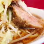 ラーメン二郎 - 豚の厚み