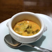 ル コルヴェール - 春キャベツのスープ・・キャベツたっぷりで、少しアメリケーヌ的な味わいを感じました。