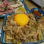 焼鳥 その日暮らし - 牛肉豆腐【卵黄付き】550円