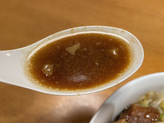ラーメン二郎 - 非乳化スープ