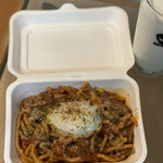 ナナイロパスタ - 牛すじのラグー 880 ＋ 大盛り 250 ＋ トッピング 半熟卵 100 ＝ 1,230円。